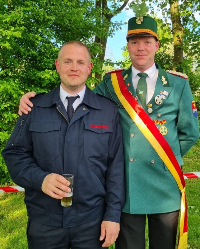 In Feuerwehruniform zum Schützenkönig